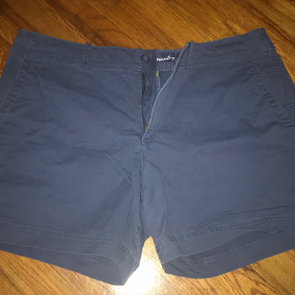 Eddie Bauer 5” chino shorts